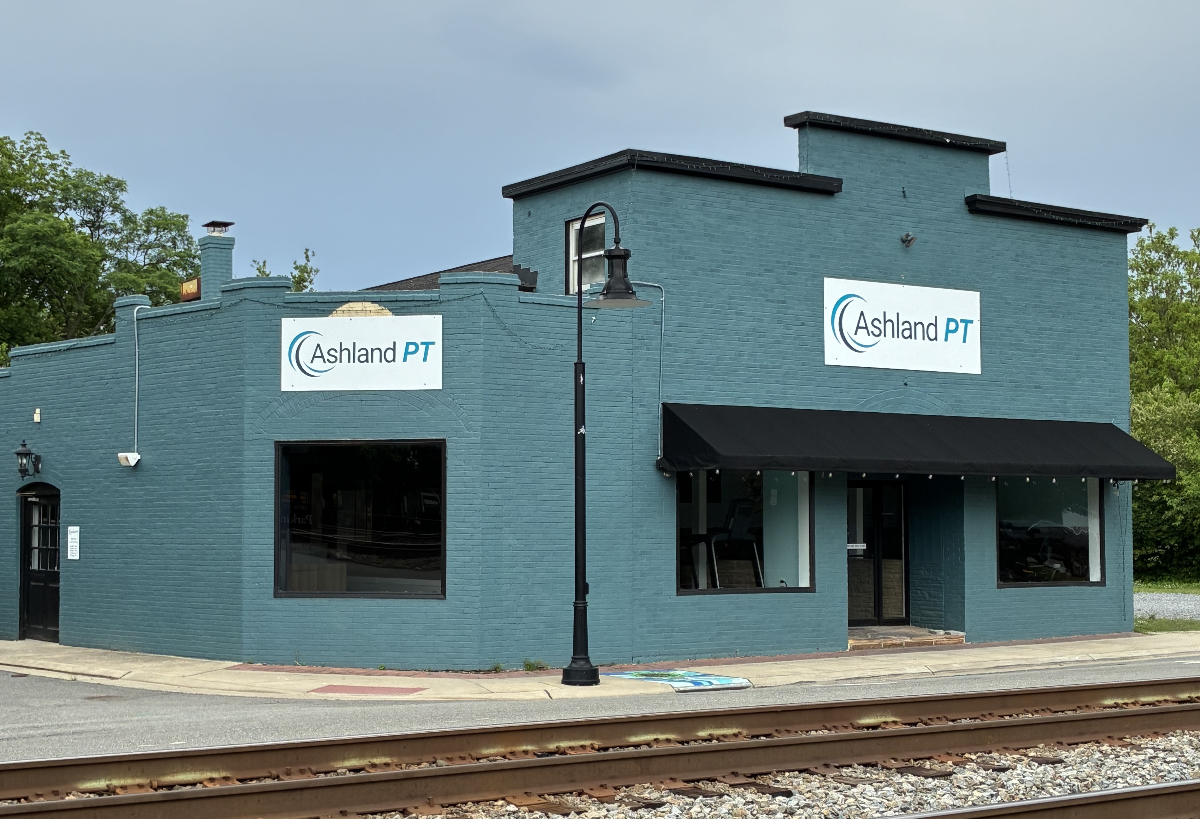 A view of the Ashland PT building from the left showing both entrances.